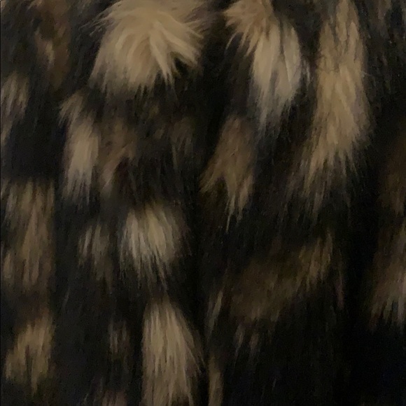 Faux fur vest with knit back and pockets - Picture 2 of 3